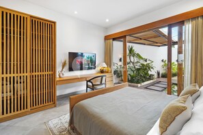 Villa, 3 habitaciones, balcón, vistas a la piscina | Escritorio y espacio para trabajar con un portátil