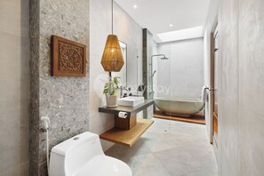 Bathroom - Kastara Villa by Kozystay - Canggu (Canggu)