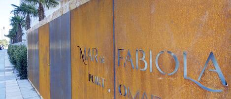 المنطقة المحيطة بالمنشأة