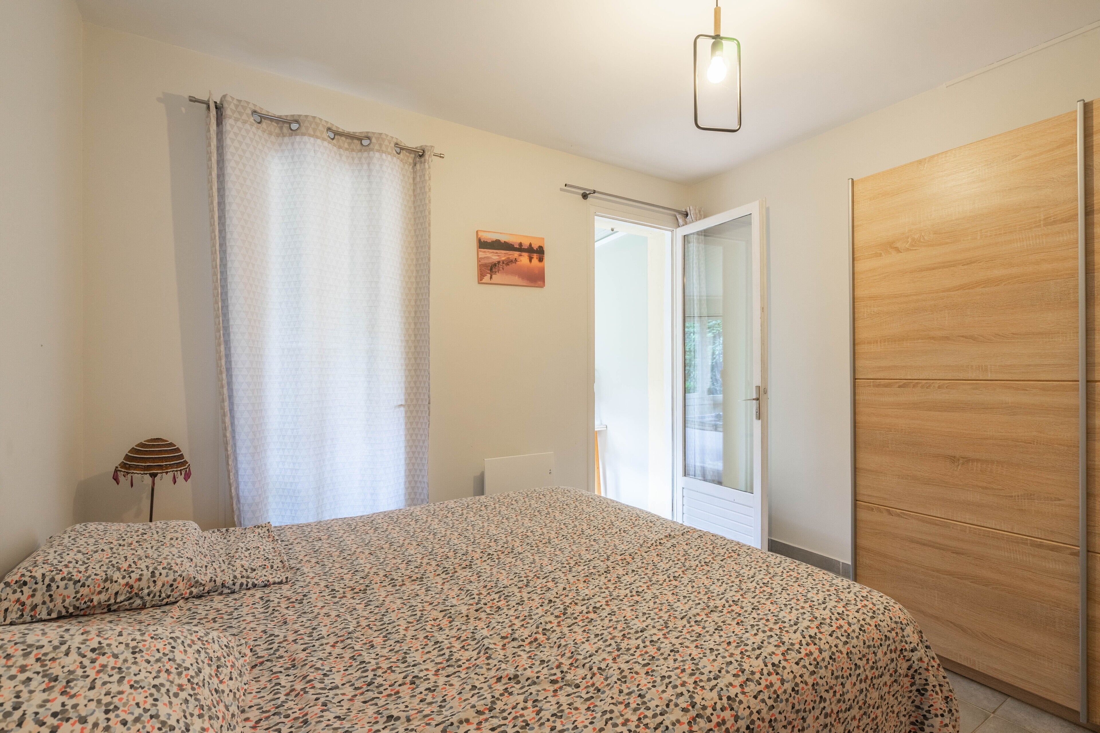 4 makuuhuonetta, silitysrauta/-lauta, Wi-Fi, vuodevaatteet