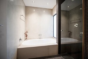 Séchoir à cheveux, serviettes fournies