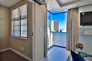 Interior - The Decks 1206 by CTHA (Cape Town)