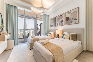 4 bedrooms, in-room safe, iron/ironing board, free WiFi - Burj Khalifa Views with an Assistant Room, Near to Dubai Mall and Dubai Opera (Dubai)