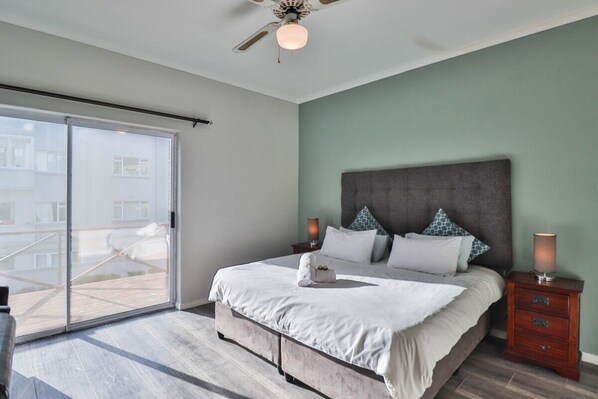 Tabla de planchar con plancha y wifi