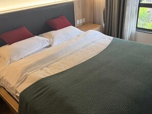 Room, 1 Bedroom, Accessible, Smoking | 1 bedroom