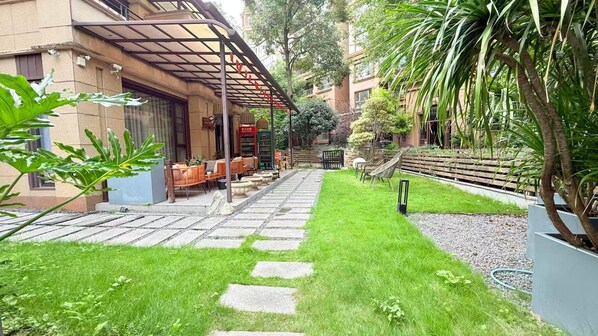 Room, 1 Bedroom, Accessible, Smoking | Garden