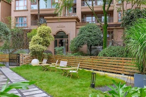 Room, 1 Bedroom, Accessible, Smoking | Garden