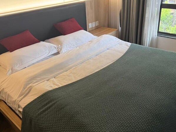 Room, 1 Bedroom, Accessible, Smoking | 1 bedroom