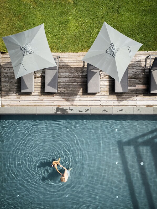 حمّام سباحة خارجي