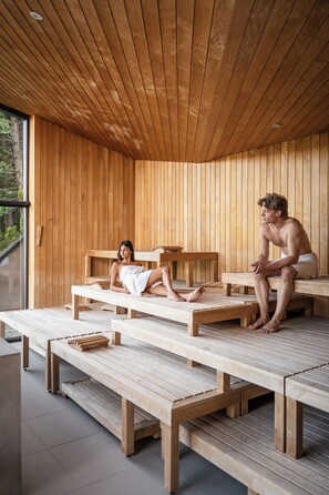 Een sauna, een stoombad, een Turks bad/hammam, aromatherapie