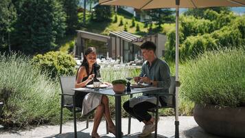 Free daily full breakfast