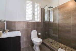 Hair dryer, towels - Mountain View Studio | Balcony & Parking by CTHA (Cape Town)