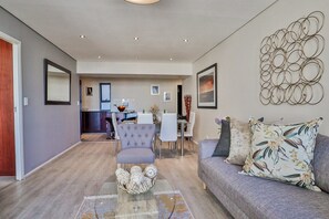 Living area - Fountain Suites 901 by CTHA (Cape Town)