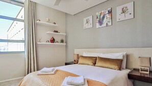 2 bedrooms, iron/ironing board, WiFi, bed sheets - Fountain Suites 901 by Ctha (Cape Town)