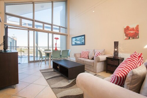 3BR Coastal Stay | Balcony, BBQ & Views by CTHA