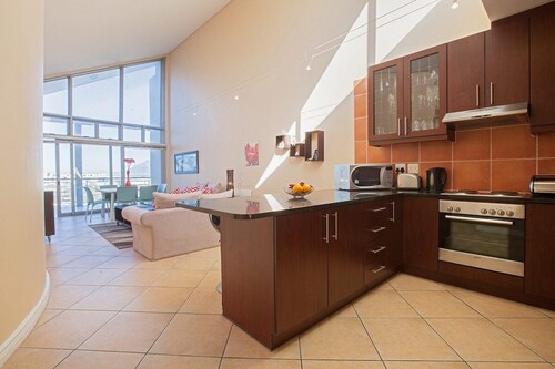 3BR Coastal Stay | Balcony, BBQ & Views by CTHA