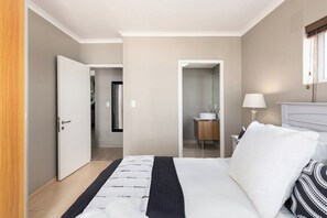 2 slaapkamers, een strijkplank/strijkijzer, wifi, beddengoed