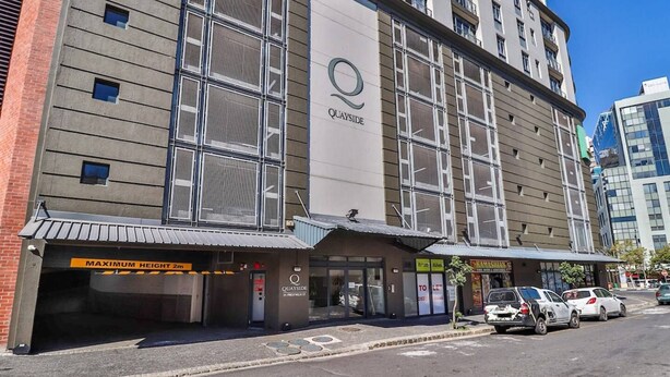 A building with a large sign reading 'QUAYSIDE' and a 'MAXIMUM HEIGHT 2m' sign. - Quayside 1206 by Ctha (Cape Town)