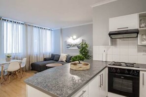 Fridge, microwave, oven, stovetop - Perspectives 306 by CTHA (Cape Town)