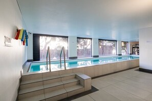 Unclassified image, 2 of 37, button - Rockwell 613 by Ctha (Cape Town)