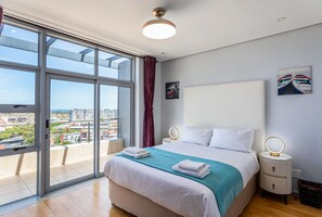 3 Schlafzimmer, Schreibtisch, Bügeleisen/Bügelbrett, WLAN