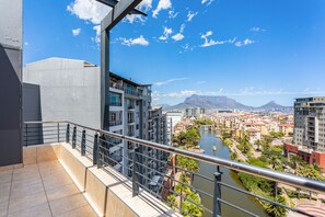 Unclassified image, 4 of 28, button - Knightsbridge Luxury Suite in Century City by CTHA (Century City)