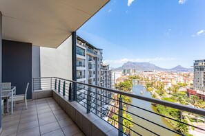 Unclassified image, 3 of 28, button - Knightsbridge Luxury Suite in Century City by CTHA (Century City)