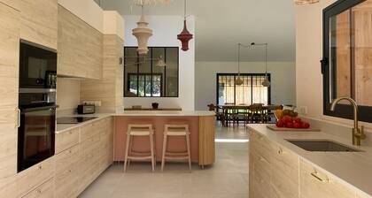 Exceptional villa with pool forest view