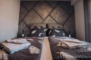 1 bedroom, desk, iron/ironing board, WiFi