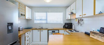 2br Coastal Stay | Walk to beach + bbq by ctha
