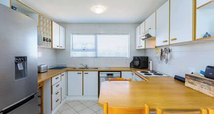 2br Coastal Stay | Walk to beach + bbq by ctha