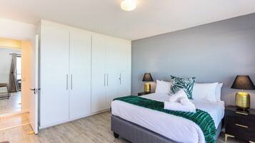 2 quartos, ferros/tábuas de passar roupa, Wi-Fi, roupa de cama