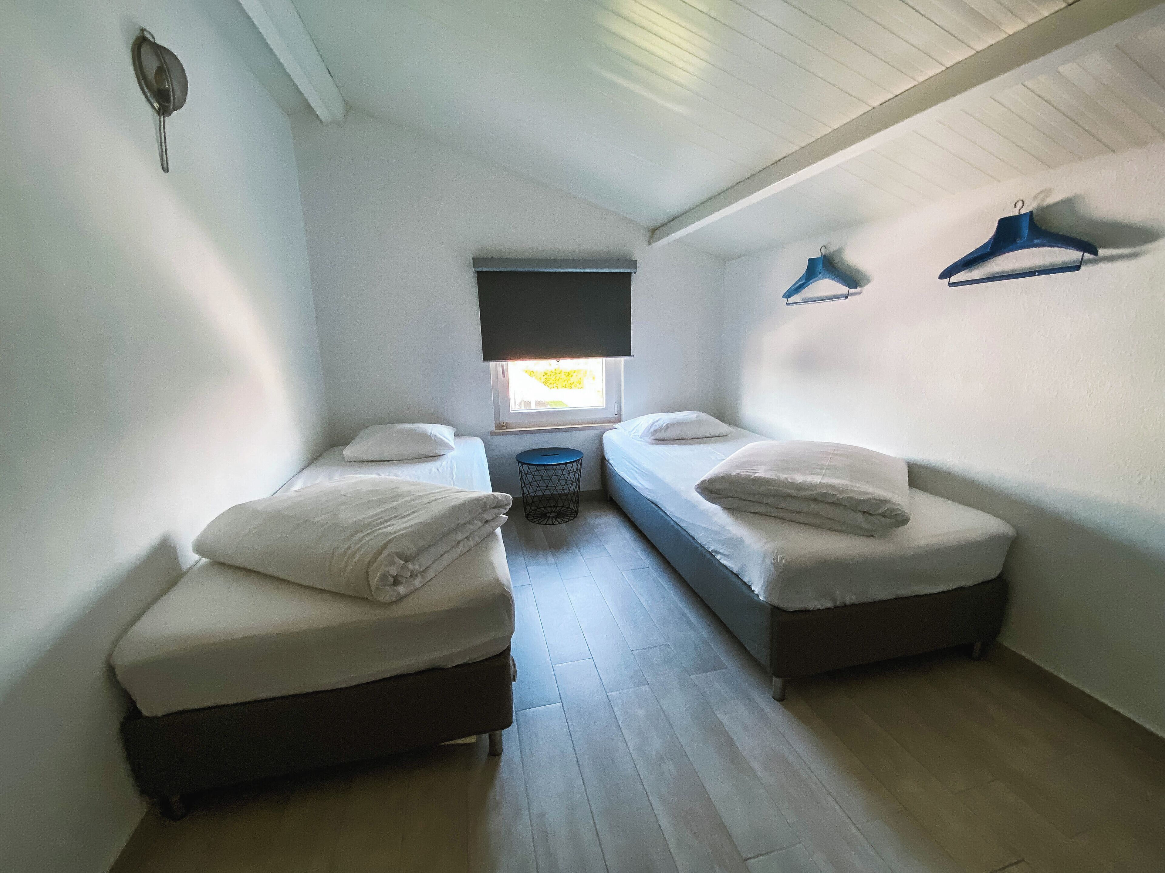 Căn hộ phong cách cổ điển, nhiều giường, bếp nhỏ, quang cảnh vườn | Phòng cách âm, bàn ủi/dụng cụ ủi quần áo 