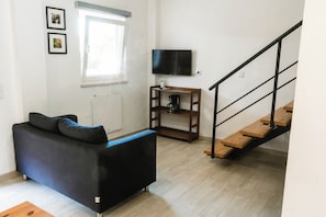Classic Apartment, Multiple Beds, Kitchenette, Garden View | Living area - Casa Das Pipas Palmela (Palmela)