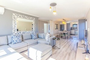 Unclassified image, 5 of 15, button - Quayside 301 by Ctha (Century City)
