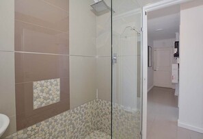 Hair dryer, towels - 3BR Beach Stay | Views & Backup Power by CTHA (Cape Town)