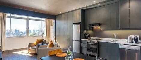 Micro-ondes, four, plaque de cuisson, lave-vaisselle