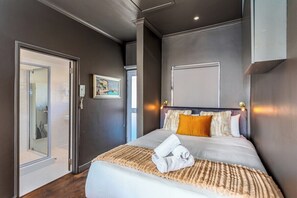 1 chambre, fer et planche  à repasser, Wi-Fi, draps fournis