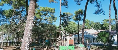 Außen-Kinderspielplatz