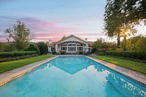 Pool - Vineyard Villa w/ Pool, Spa & Bocce Ball +Mins to Park & Dining | Lawndale Manor (Kenwood)