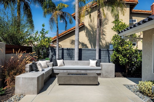 Modern SoCal Escape with Outdoor Grill & Lush Lounge Areas | Casa Cordero