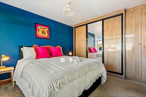4 quartos, ferros/tábuas de passar roupa, Wi-Fi, roupa de cama