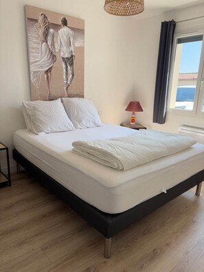 4 bedrooms, iron/ironing board, travel crib, free WiFi - House in quiet area St palais sur mer - sleeps 8 (Saint-Palais-sur-Mer)