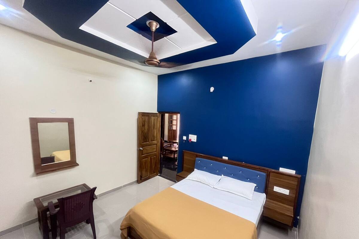 Standard Double Room | Egyptian cotton sheets, premium bedding, WiFi (free)