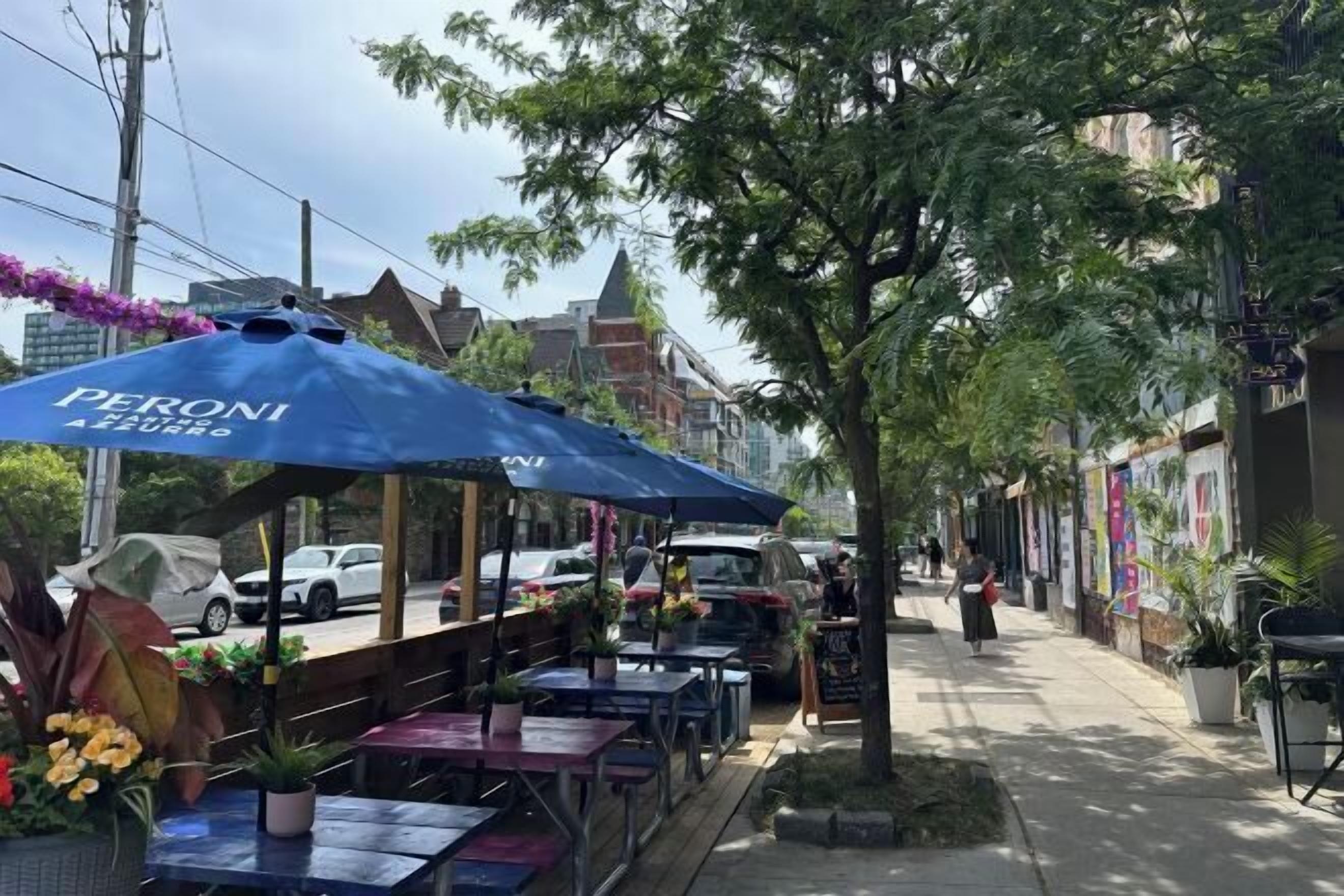 تناول الطعام بالخارج