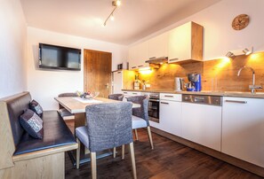 Deluxe Apartment, Balcony, Mountain View | Private kitchen