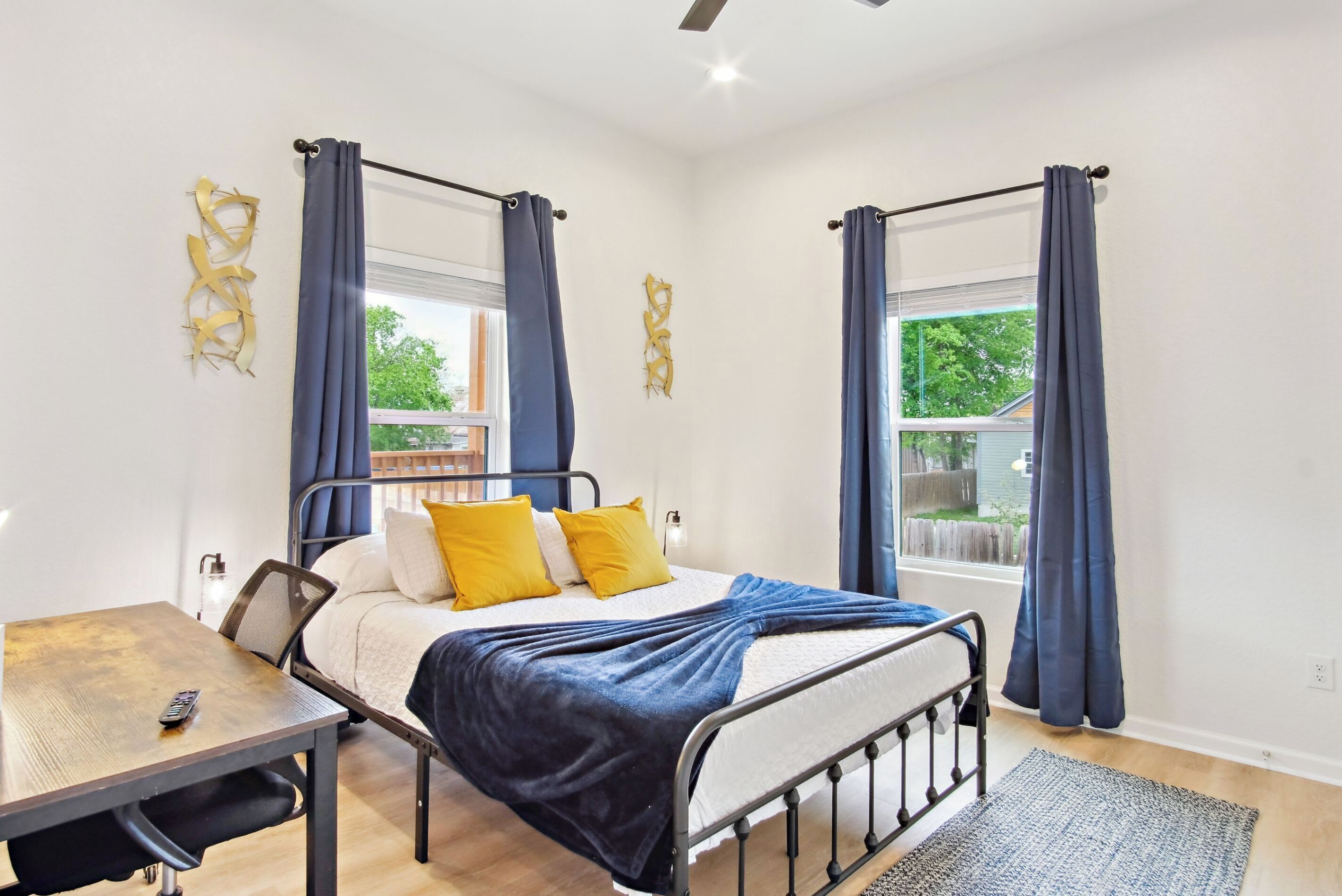 3 bedrooms, iron/ironing board, WiFi, bed sheets