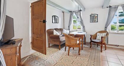 Historic vacation home Kieke Wiet with large garden and terrace near Greetsiel