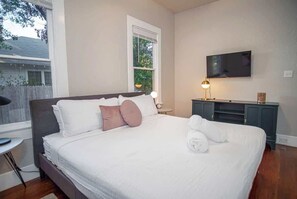 Silitysrauta/-lauta, Wi-Fi, vuodevaatteet