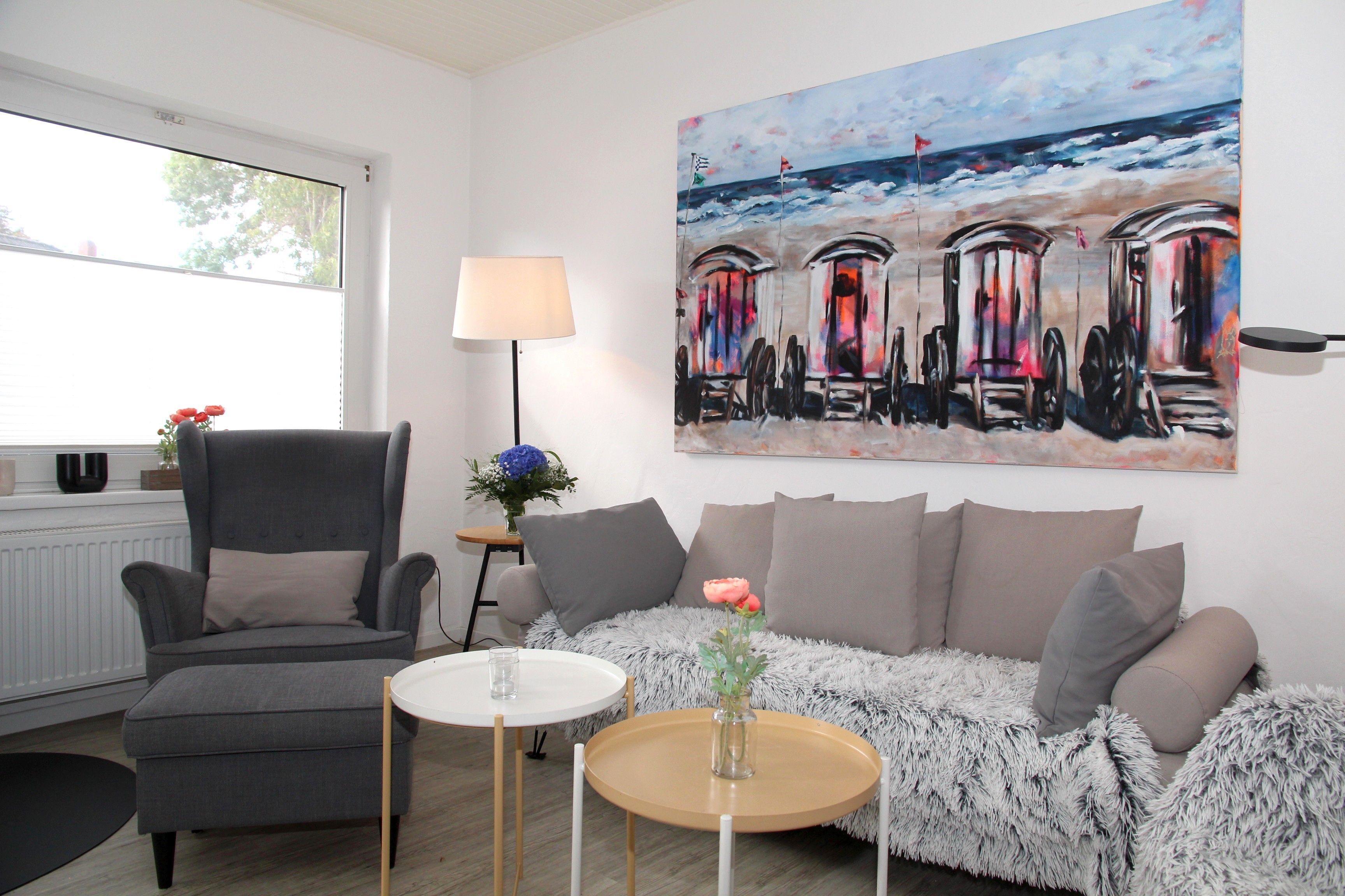 TV, peis, bøker og stereoanlegg